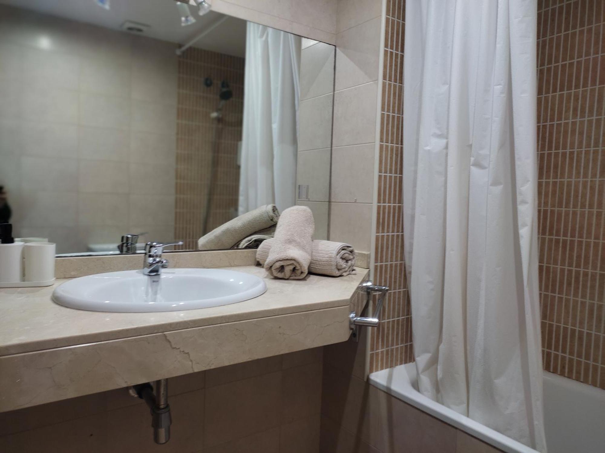 Ap4Us B1 - Apartment For Us - Sightseeing & Beach Near To Barcelona Badalona Esterno foto